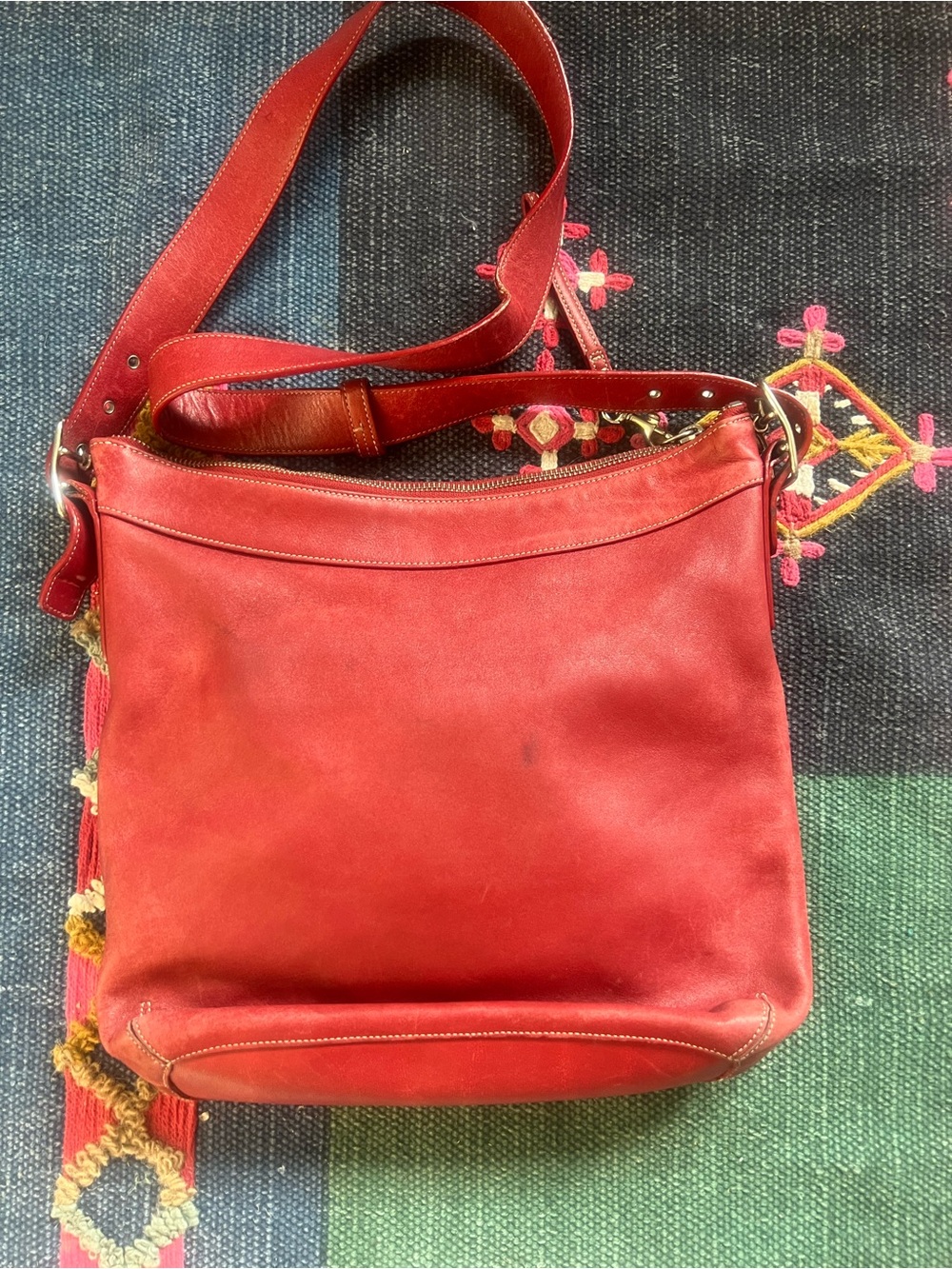 Vintage Coach Cherry Red Leather Slouchy Hobo Bag Y2K Boho - Picture 2 of 8